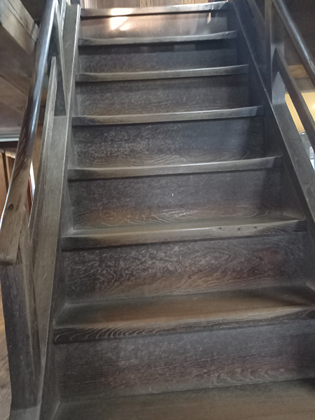 天守2階への階段