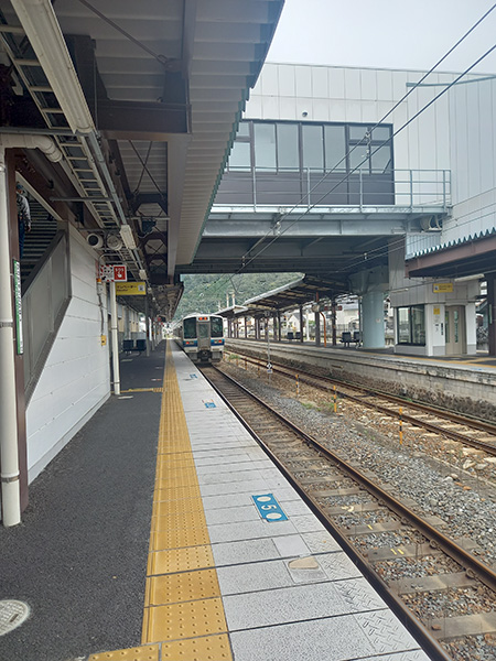 高梁駅ホーム