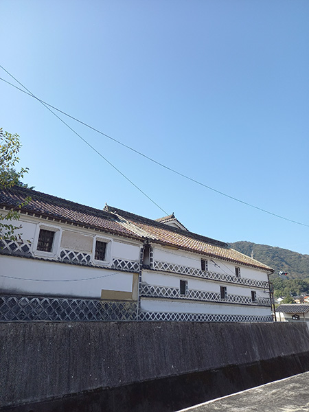 観光駐車場の建物