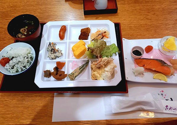 朝食
