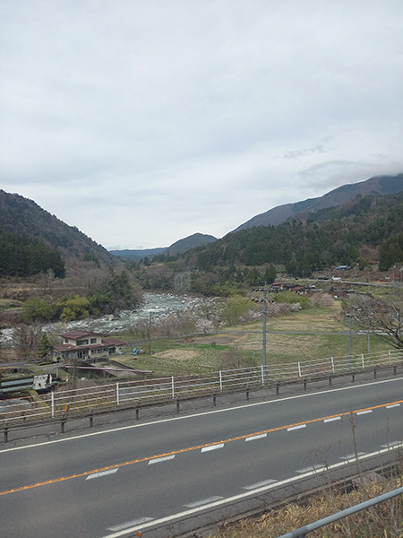 木曽川曇り